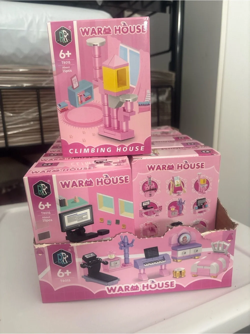 WAR HOUSE Pink Climbing House Playset Box